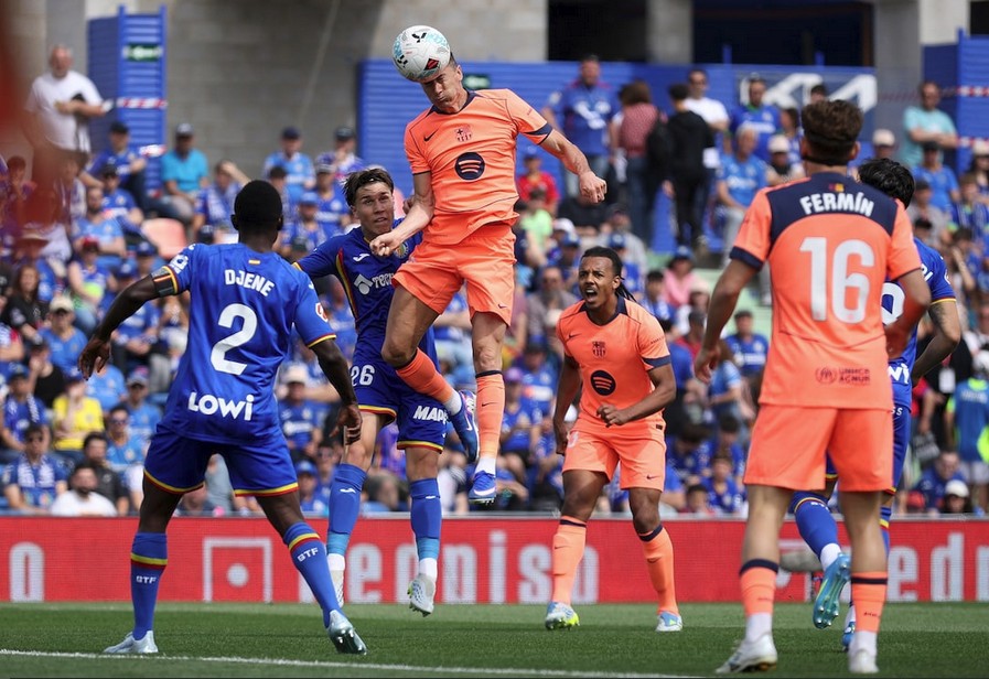 শিরোপার আরও কাছে বার্সেলোনা